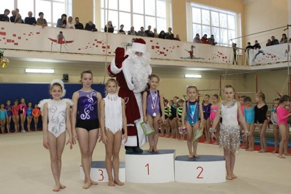 Дед Мороз наградил лучших гимнастов в Иванове