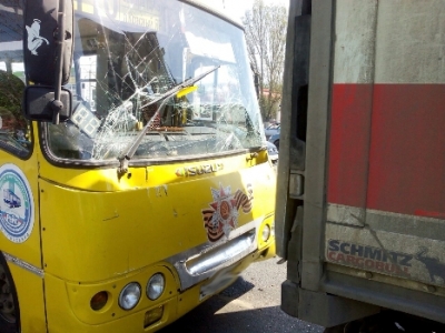 Общественный транспорт все чаще становится участником аварий в Ивановской области
