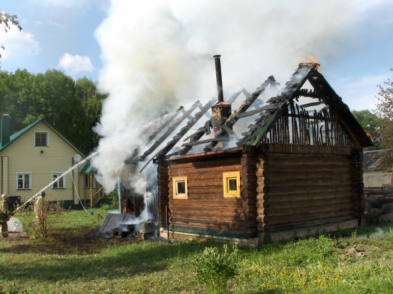 В Ивановской области неизвестные подожгли баню и частный дом