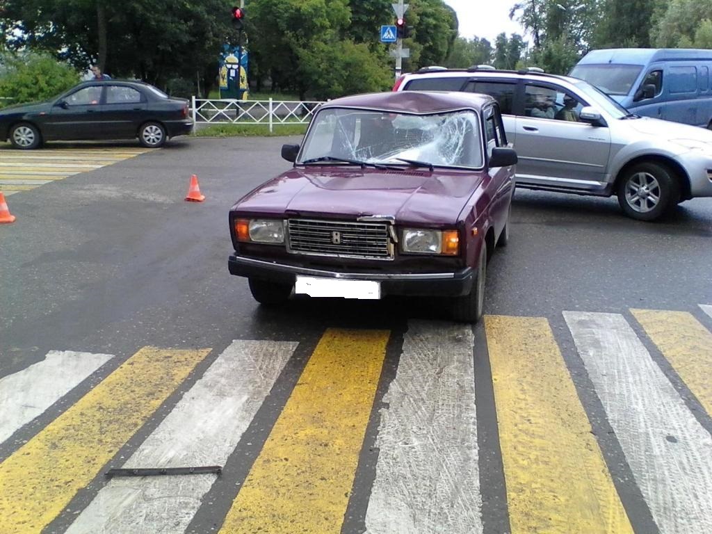 В Ивановской области велосипедист нарушил правила и попал под машину