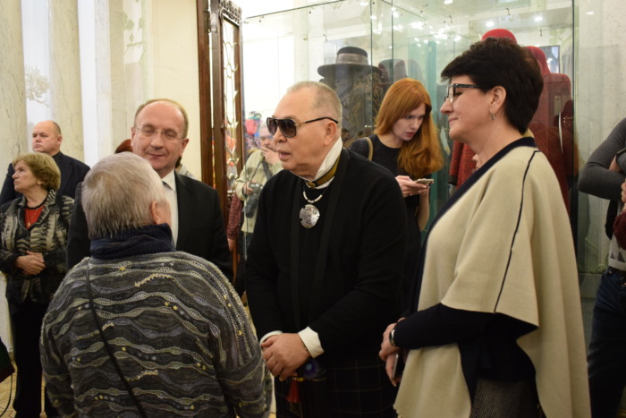 Модельер Вячеслав Зайцев представил обновленную персональную экспозицию в Музее ситца (ВИДЕО)