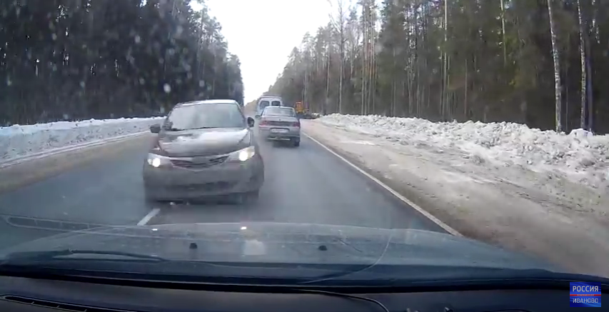 Момент столкновения автомобилей на трассе Кострома-Иваново попал на видео