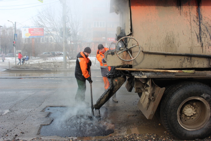Глава города Иваново Владимир Шарыпов проверил ход ямочного ремонта ивановских дорог