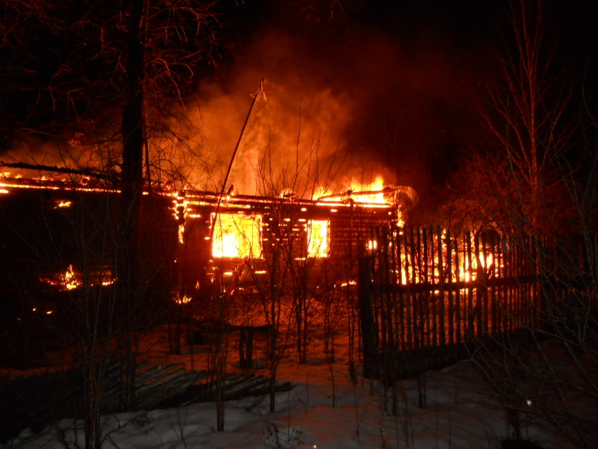 Крупный пожар в селе Панфилово Савинского района произошел ночью