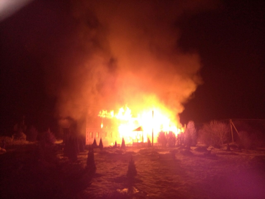 Два дачных домика сгорели в селе Введенье Шуйского района