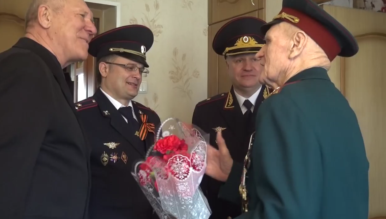 Начальник УМВД России по Ивановской области Андрей Лузин поздравил ветеранов Великой Отечественной войны