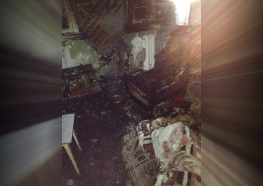 В Кинешме пожарные эвакуировали 10 жильцов из горящего дома (ФОТО)