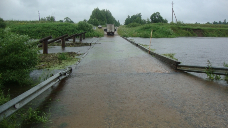 В Гаврилово-Посадском районе подтопило мост