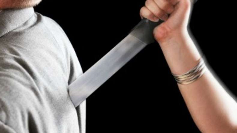 В Фурмановском районе муж ударил жену по лицу и получил нож в спину