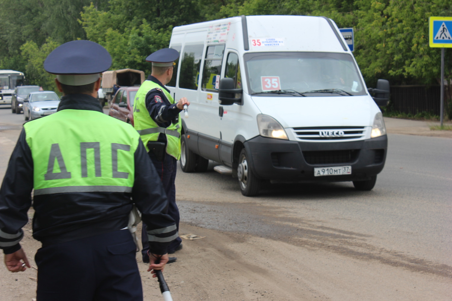 Трёх нелегальных перевозчиков и одного водителя без прав выявили сегодня в Иванове