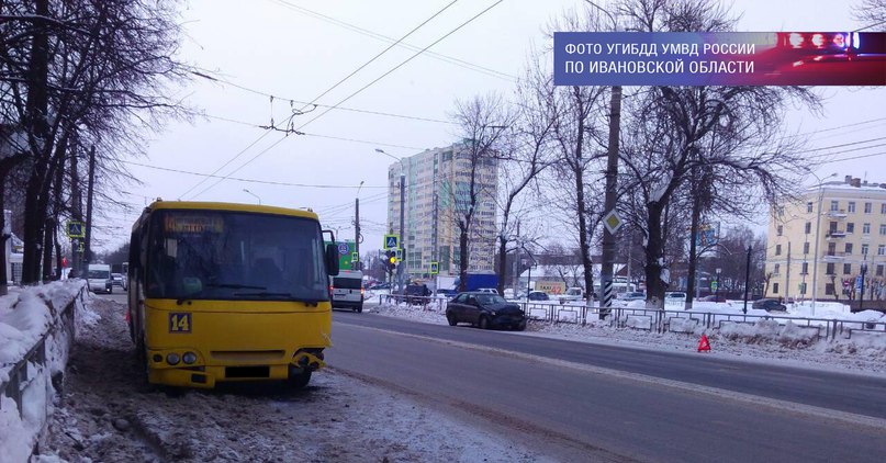 Пассажирка автобуса, попавшего в аварию в Иванове, получила переломы ребер