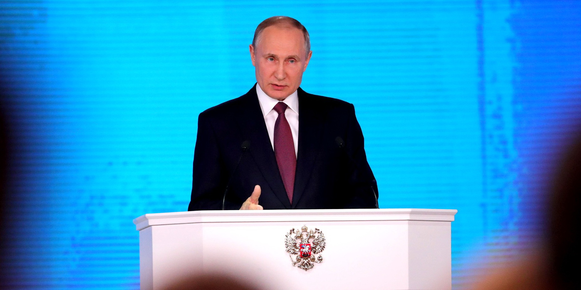 Владимир Путин отметил важность обновления региональных дорог