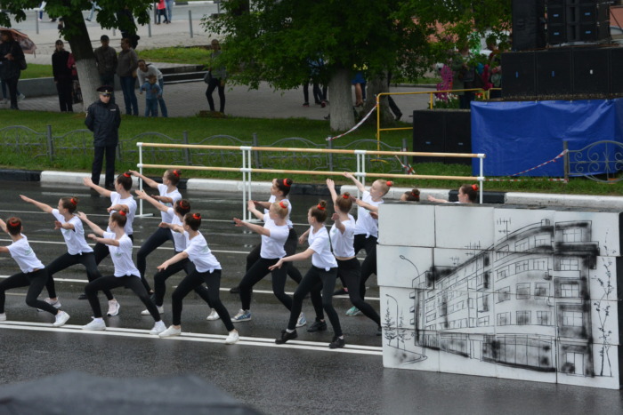 Дождь не отменил шоу, которым открылся День города в Иванове (ФОТО)
