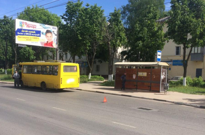 Пенсионерка в Иванове выпала из автобуса и попала в больницу