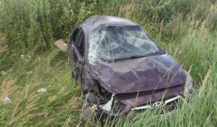 В Ивановской области водитель и пассажир получили травмы при съезде автомобиля в кювет