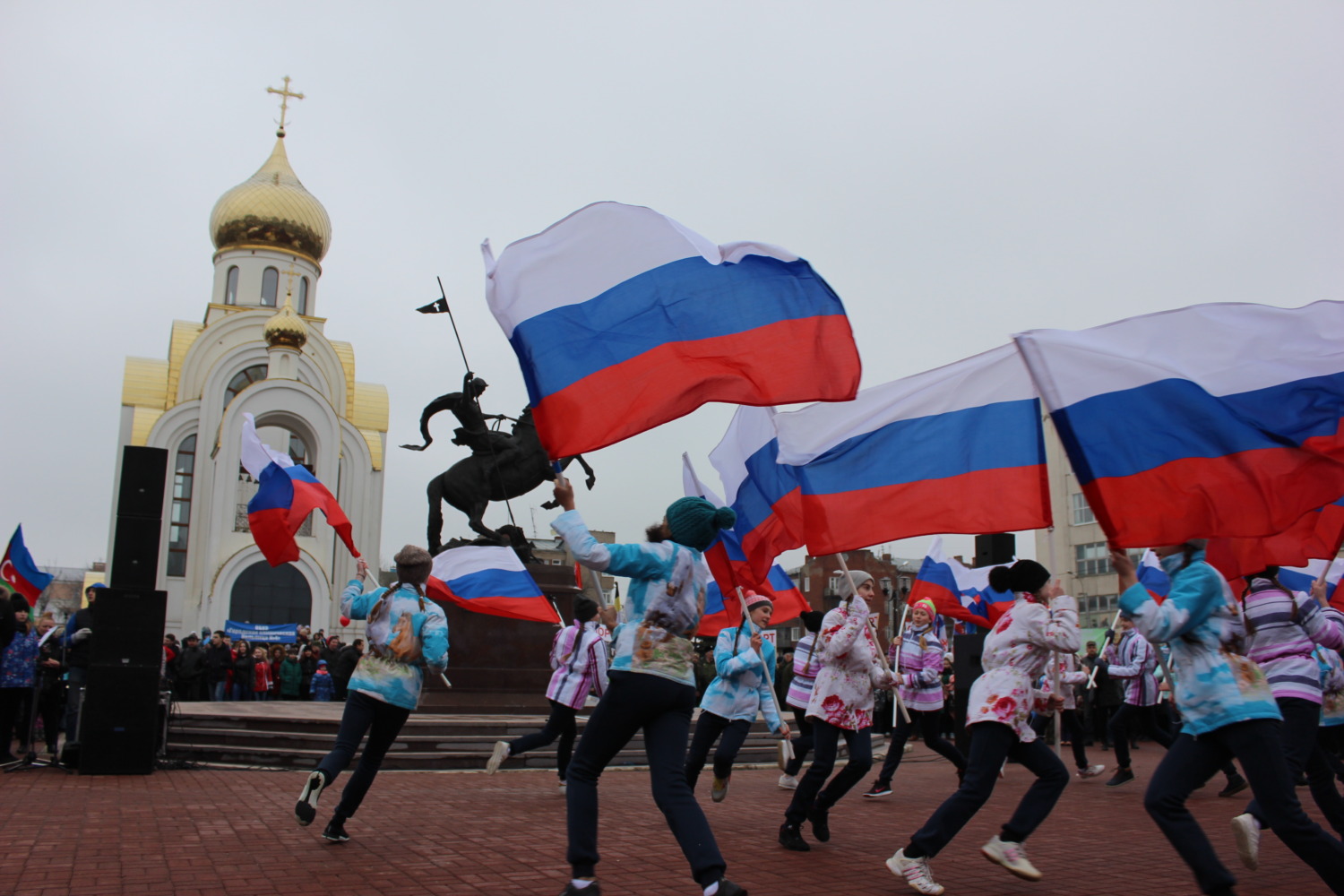 В Иванове прошел митинг-концерт в честь воссоединения Крыма с Россией (ФОТО)